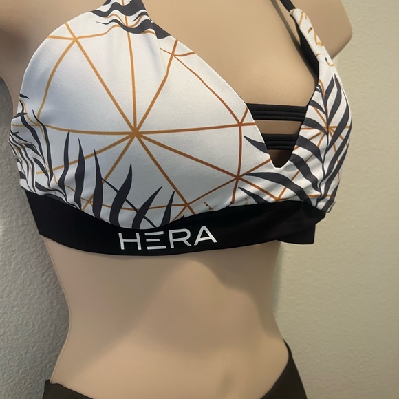 Hera x Hero Women's Seamless X Back workout Sports Bra in Black/white Color NWT - Picture 2 of 5